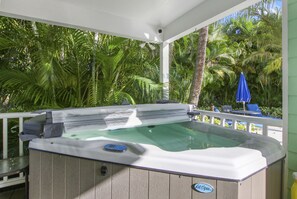 Baignoire à remous extérieure
