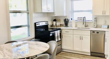 Swinton Cottage by Delray Beach w/ free parking Unit A