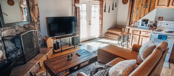 Cute & Cozy Dog Friendly 2BD 1BA w/Mountain View's