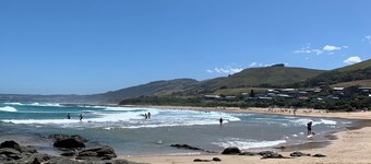 Skenes Creek Beach Shack - Cheerful Coastal 2 Bedroom Escape