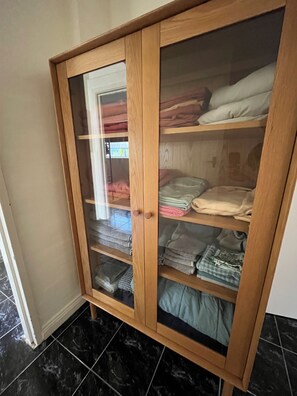 Interior - Skenes Creek Beach Shack - Cheerful Coastal 2 Bedroom Escape (Skenes Creek)