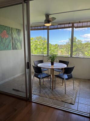 Dining - Beautiful Condo in the heart Diamond Head Honolulu, HI (Honolulu)