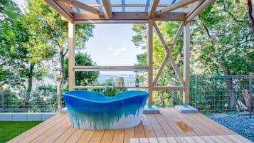 Duschwanne, Quellwasserbad, kostenlose Toilettenartikel, Haartrockner