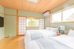 2 bedrooms, WiFi (free), bed sheets
