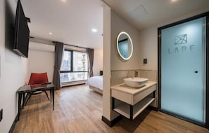 Premium Double Room, 1 King Bed, Non Smoking, City View | Premium bedding, memory foam beds, individually decorated
