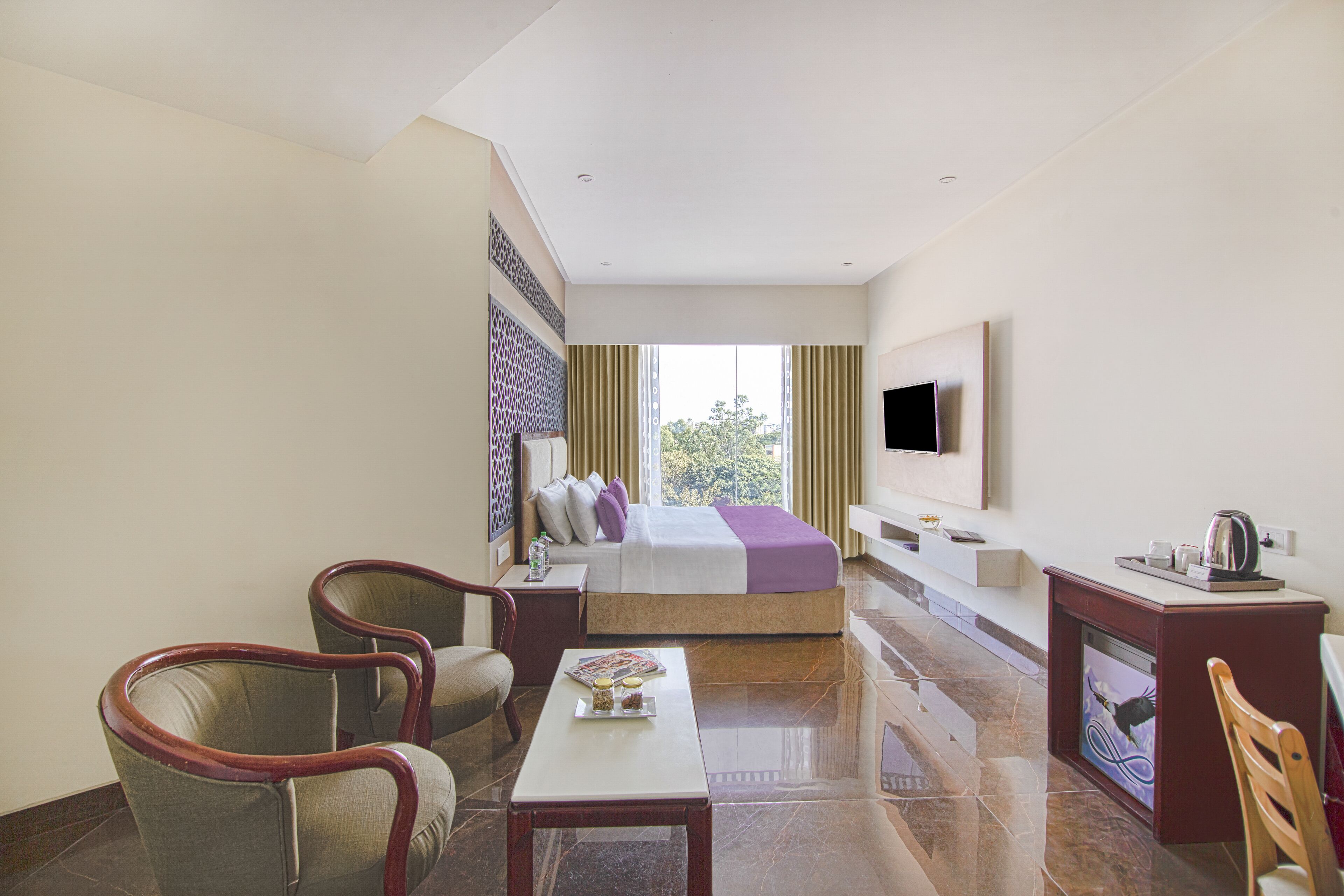 executive double room | minibar, desk, blackout curtains, soundproofing