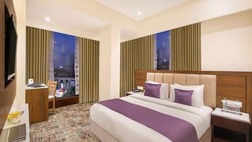 Premium bedding, minibar, desk, blackout curtains