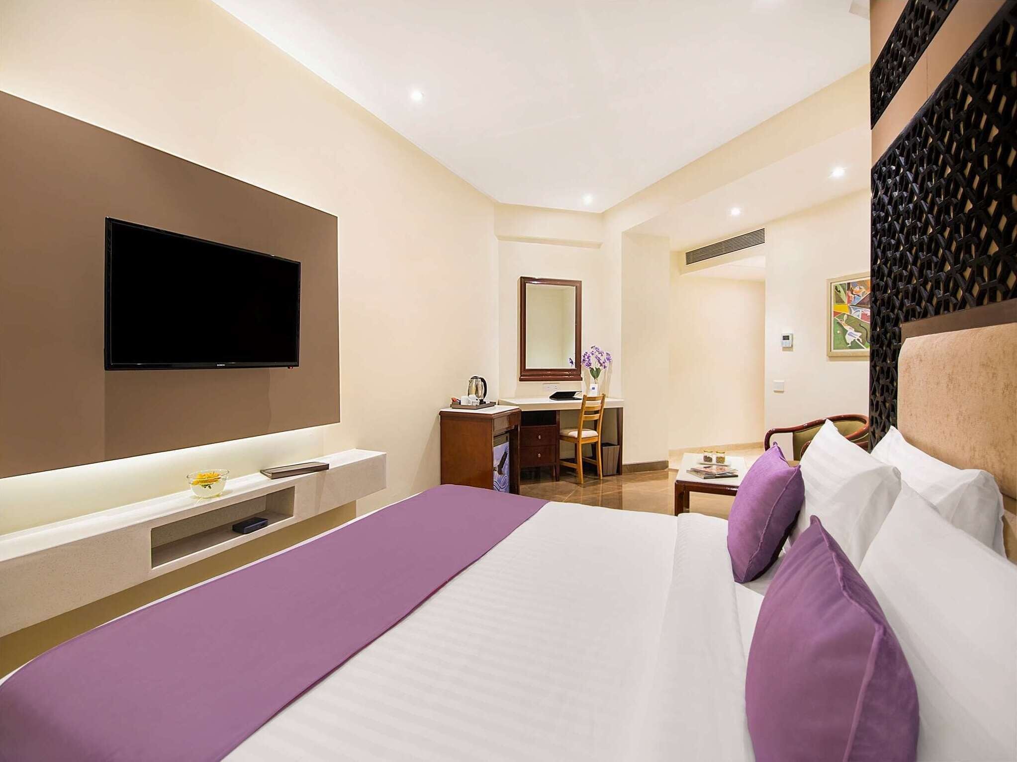 エグゼクティブ ルーム ダブルベッド 1 台 | 高級寝具、ミニバー、デスク、遮光カーテン