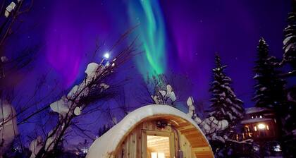 This beautiful log cottage has large windows that let in lots of light
