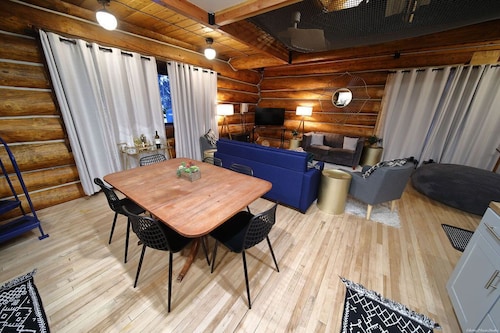 This beautiful log cottage has large windows that let in lots of light