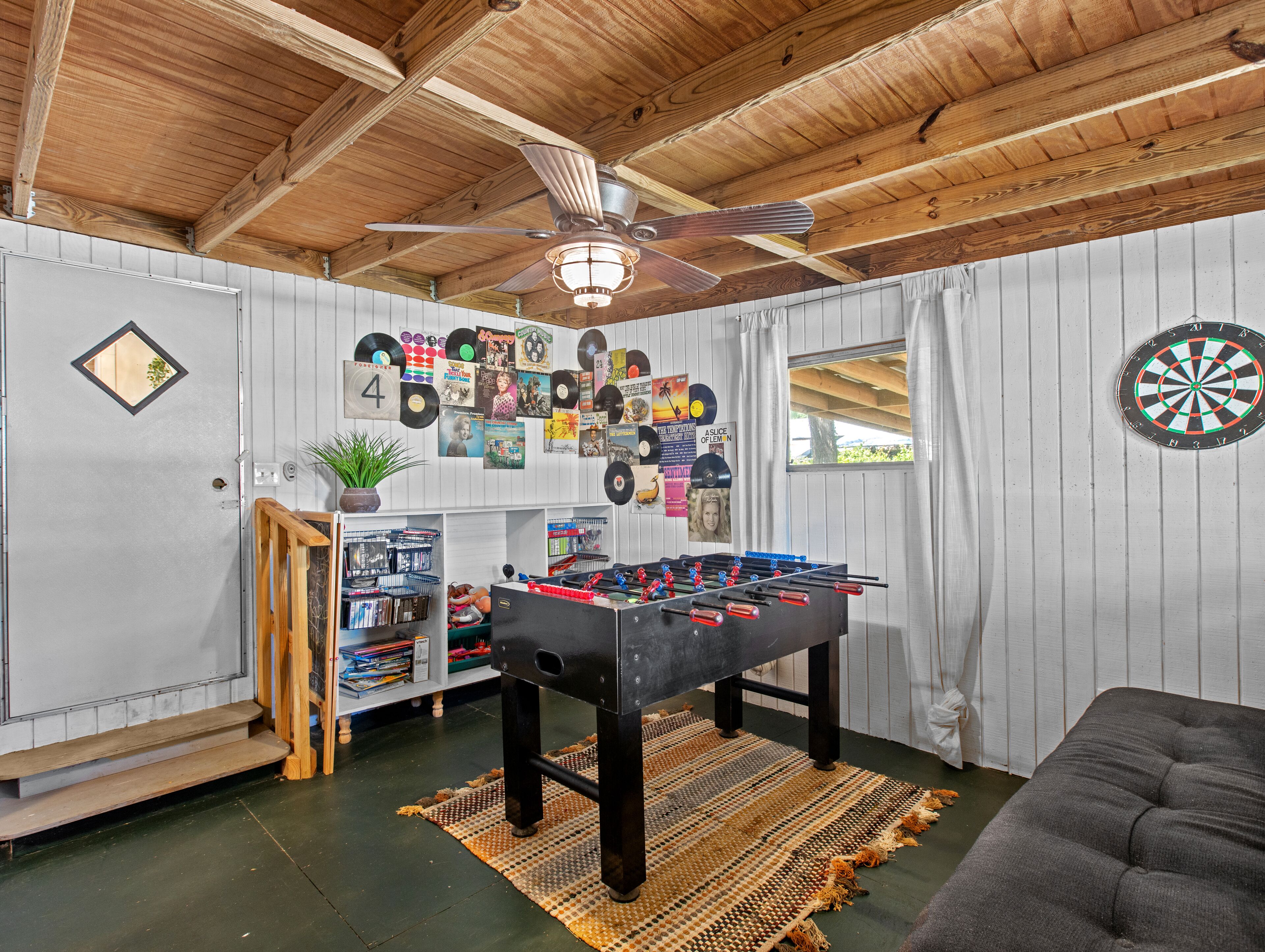 Fish camp, pet and family friendly game room and pond