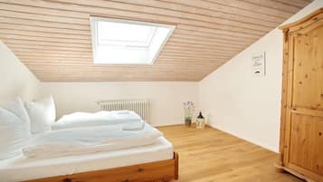 4 bedrooms, WiFi, bed sheets