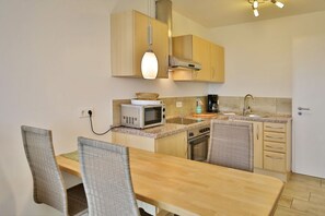 Kühlschrank, Mikrowelle, Ofen, Geschirrspüler