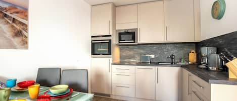 Frigorifero, microonde, forno, lavastoviglie