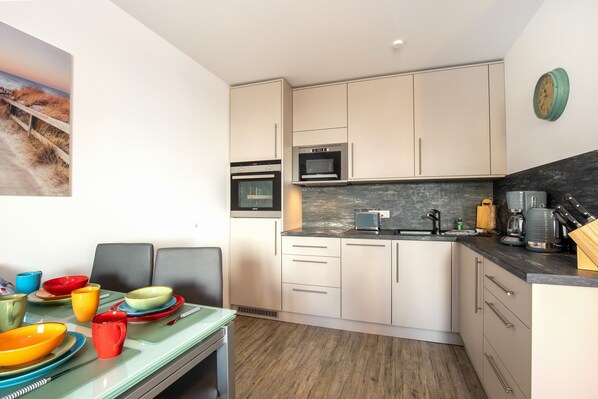 Køleskab, mikrobølgeovn, ovn, opvaskemaskine