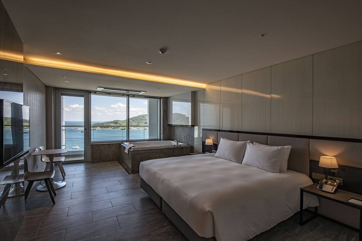 Habitación doble ejecutiva | 3 habitaciones, ropa de cama de alta calidad y wifi gratis