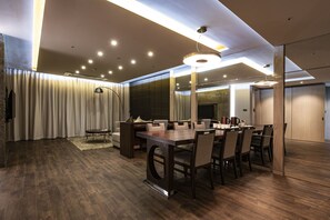 Executive Loft | Living area | 55-inch flat-screen TV with cable channels, TV