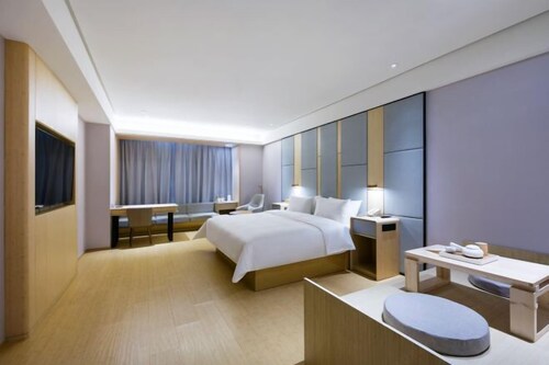 Ji Hotel (Pinghu Ruifeng Square)