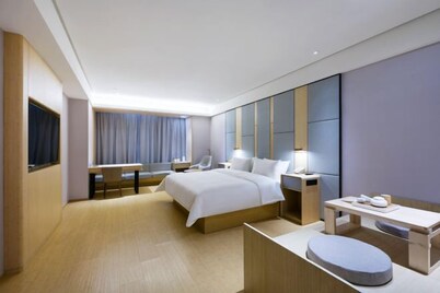 Ji Hotel (Pinghu Ruifeng Square)