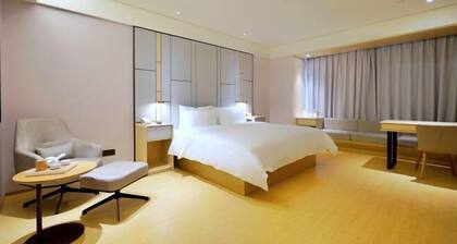 Ji Hotel (Pinghu Ruifeng Square)