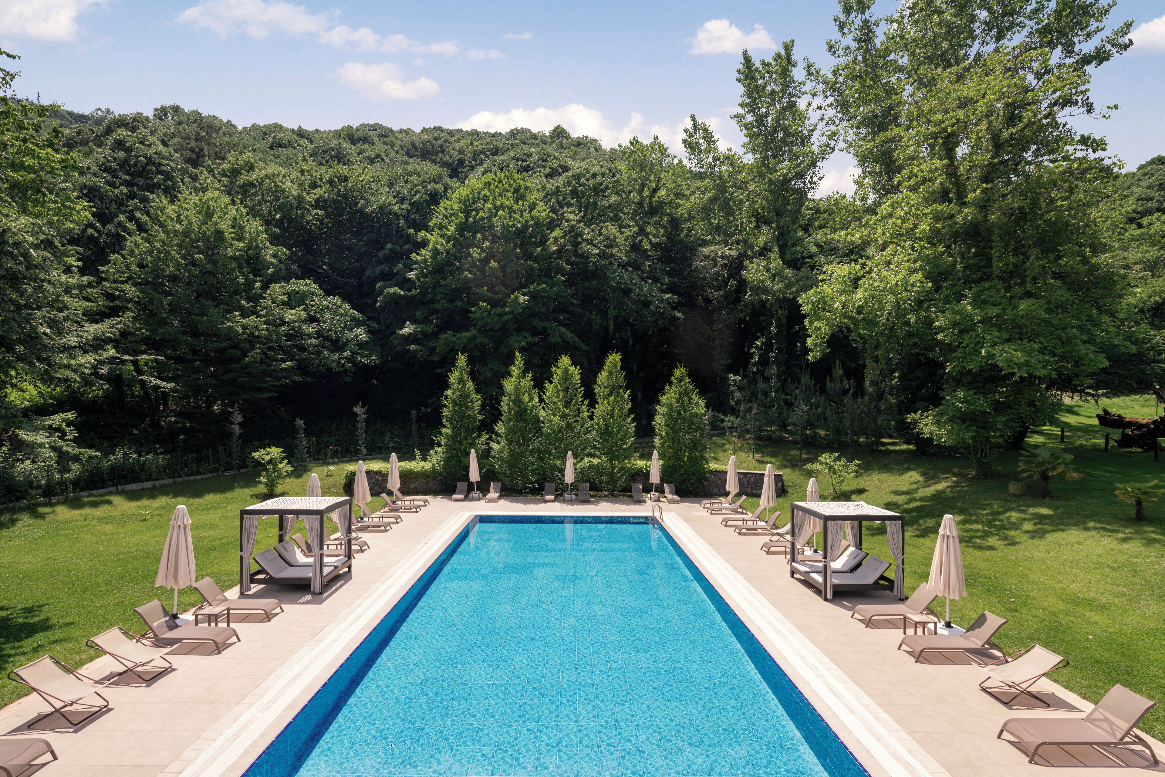 3 piscines couvertes, piscine extérieure (ouverte en saison)