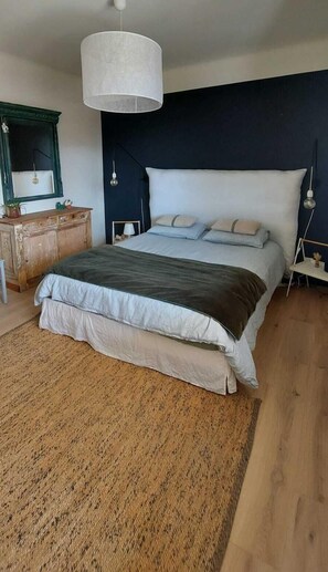 3 bedrooms, iron/ironing board, free WiFi, bed sheets