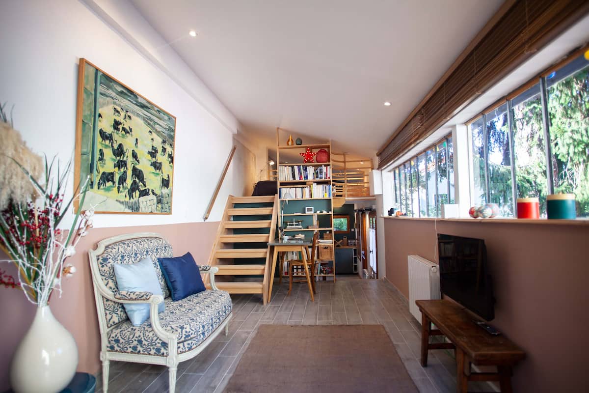 Standard Cabin, Private Bathroom, Garden View | Lounge
