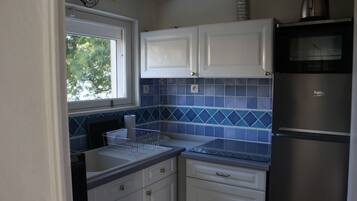 Refrigerador, microondas, horno, placa de cocina