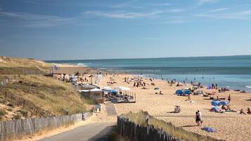 Ranta lÀhistöllÀ, aurinkotuoleja