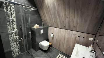 Dusche, Haartrockner, HandtĂŒcher, Seife