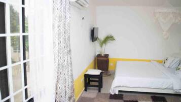 House, Multiple Beds | 3 bedrooms, iron/ironing board, free WiFi, bed sheets