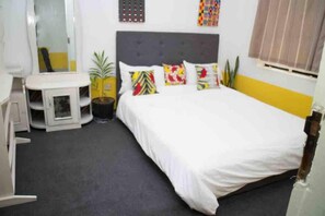 House, Multiple Beds | Living area - Beautiful 3-bed 2 Bath House at Spur Road Freetown (Freetown)