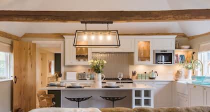 Cart Lodge by Bloom Stays - sleeps 4 in 1 bedroom