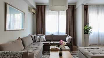 Appartamento Business, 2 camere da letto, vista città | Area soggiorno | Smart TV, Netflix, servizi in streaming