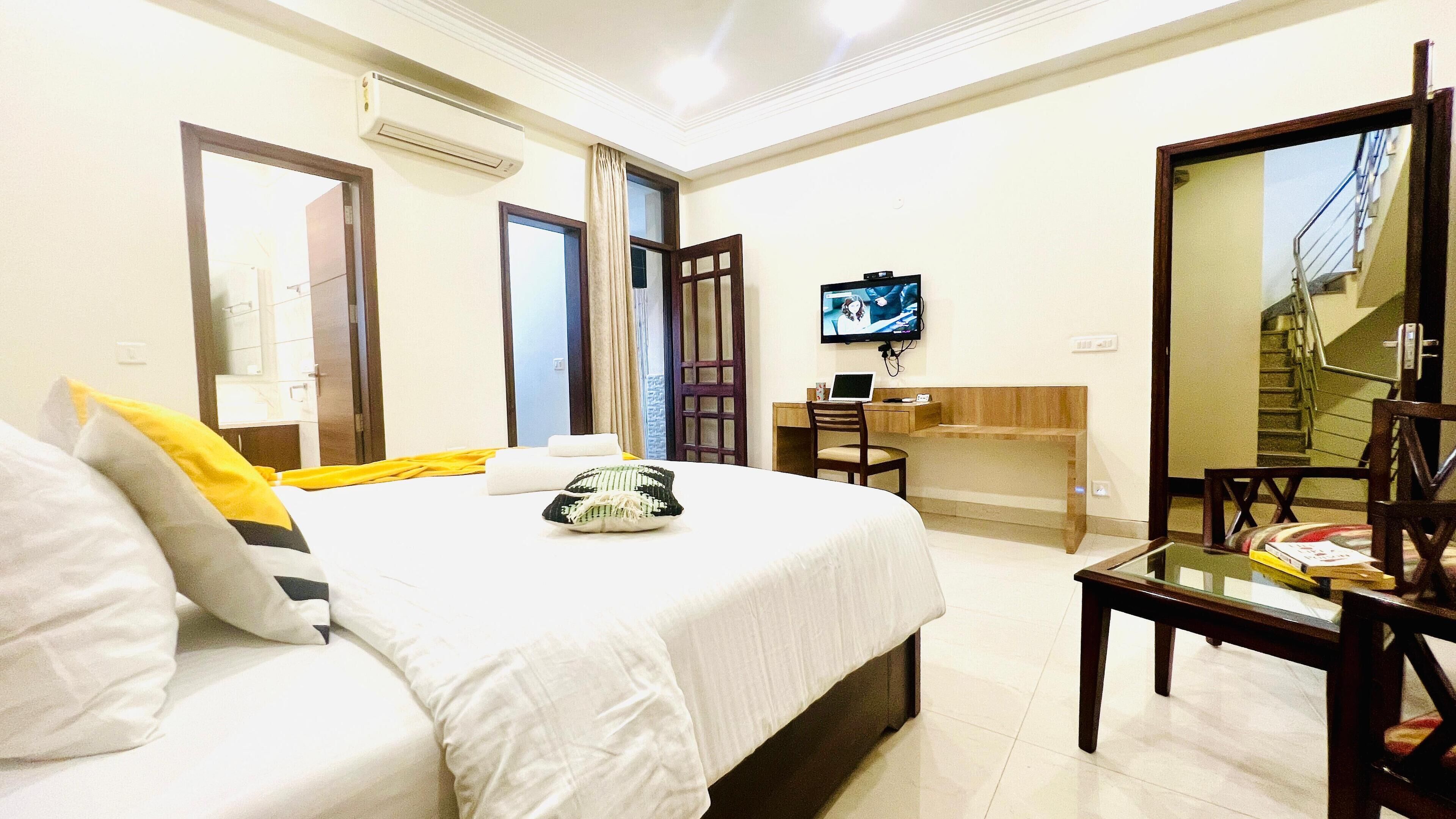 King Studio | Sängtillbehör av högsta kvalitet och värdeförvaringsskåp på rummet