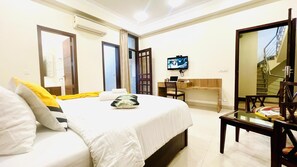 King Studio | Sengetøy av topp kvalitet, safe på rommet og individuelt dekorert