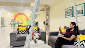 En 32-tommers LED-TV med Parabol-TV samt TV og oppvarmet gulv