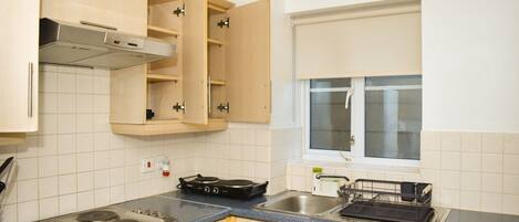 Apartment, 2 Queen Beds | Private kitchen