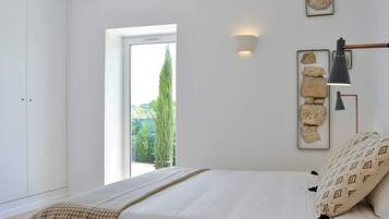 4 bedrooms, iron/ironing board, WiFi