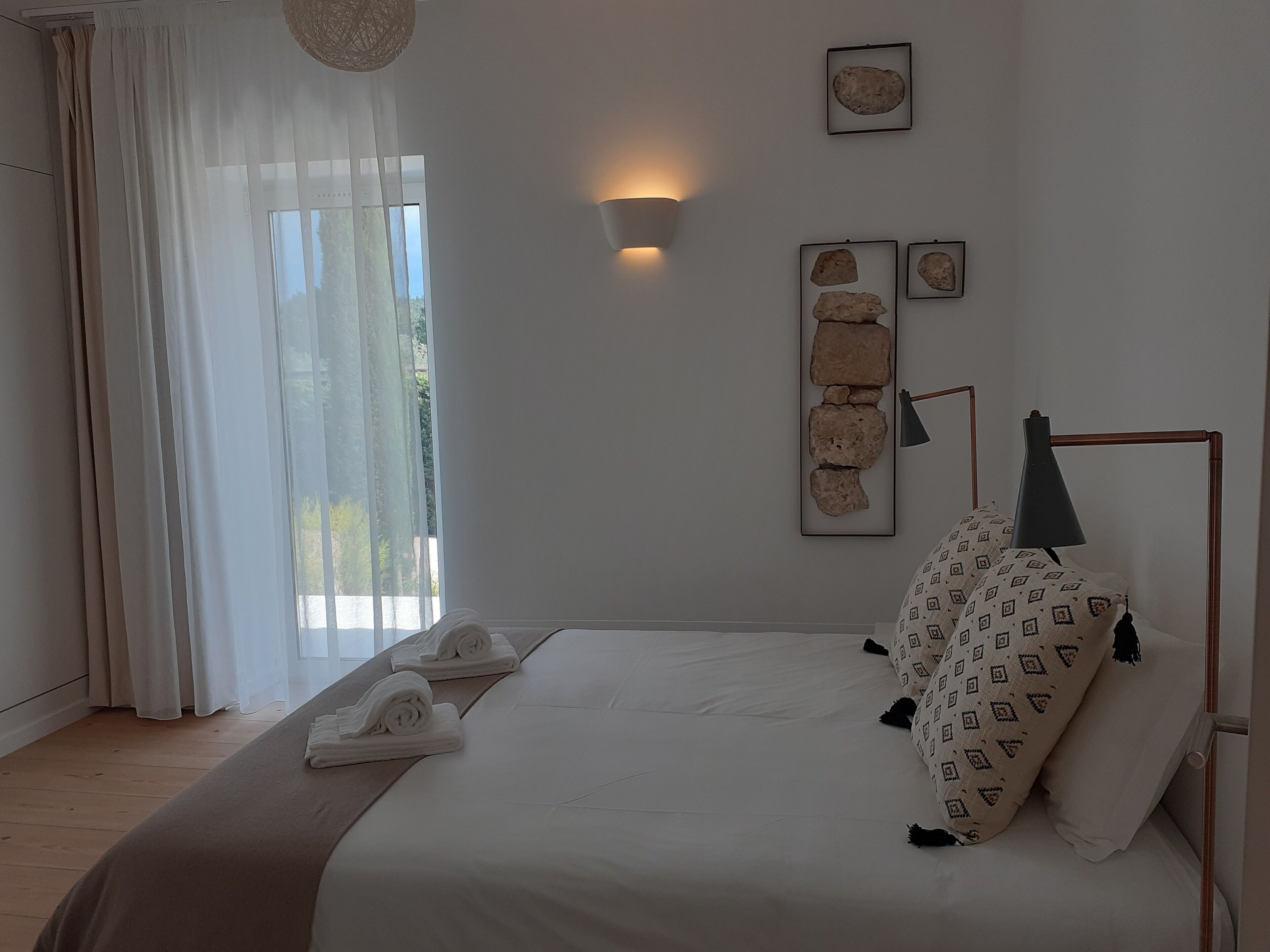 4 bedrooms, iron/ironing board, WiFi