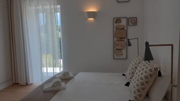 4 bedrooms, iron/ironing board, WiFi