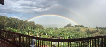 Mountain Retreat with The View, Avocado and Banana Farm stay
