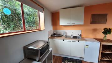 Frigorífic, microones, forn i placa de cuina