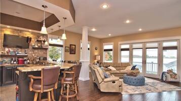 Smart-TV, Kamin, Tischfußball, Tischtennisplatte