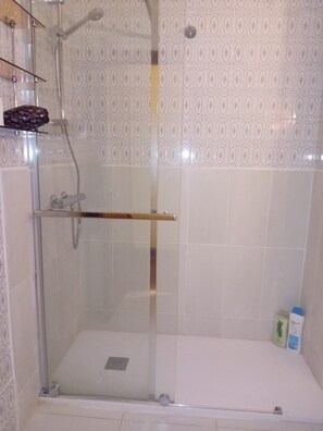 Bathtub, hair dryer, towels, soap