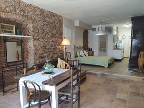 1 bedroom, in-room safe, iron/ironing board, free WiFi