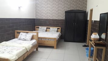 Habitación triple estándar | Wifi gratis y ropa de cama