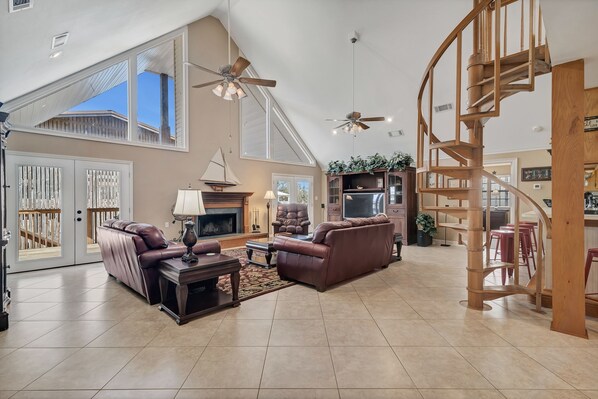 Televisión de pantalla plana, chimenea, reproductor de DVD y futbolito 