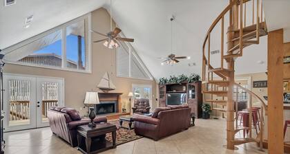 House on Cotton Bayou | Pet Friendly | Private Pool | 2 Boat Slip