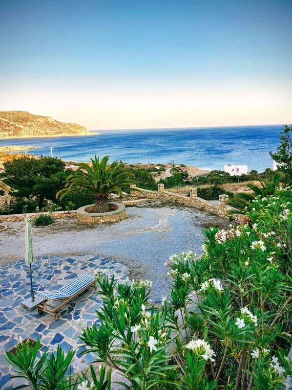 House | Property grounds - Tranquil Villa With Sea View in Ammopi Karpathos (Karpathos)